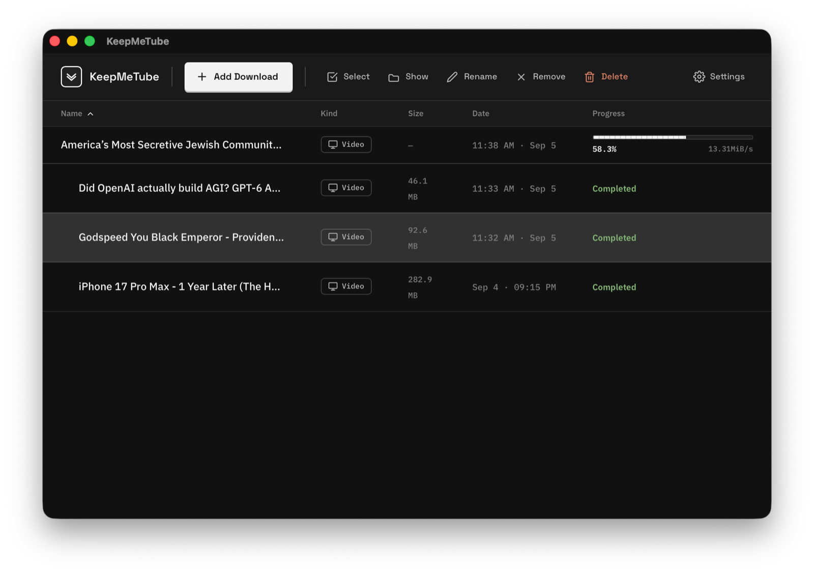 KeepMeTube download manager showing a list of completed and in-progress downloads with size, date, and progress columns